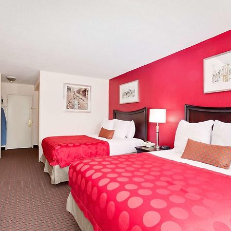 Hotel Ramada By Wyndham Fishkill Exteriér fotografie