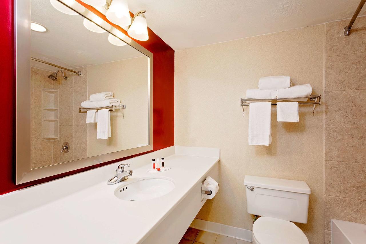 Hotel Ramada By Wyndham Fishkill Exteriér fotografie